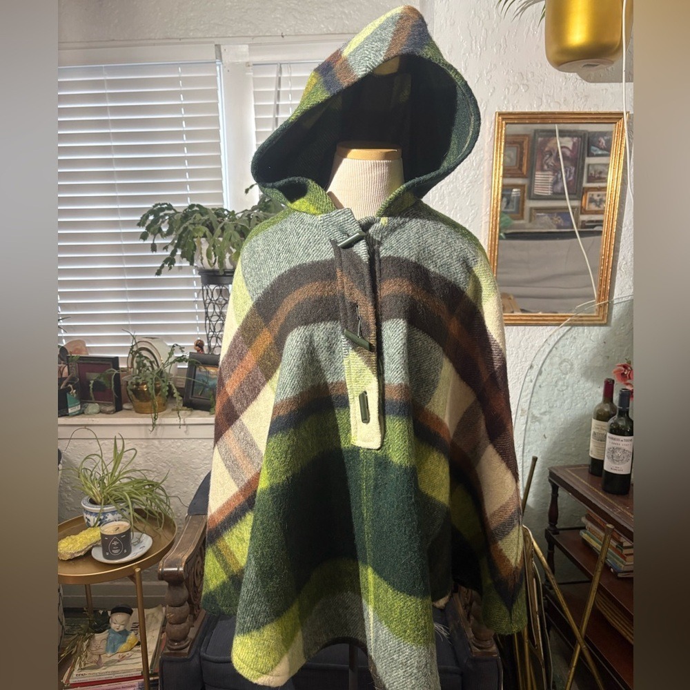Vintage Wool Plaid Hooded Poncho Cape size O/S FIRm